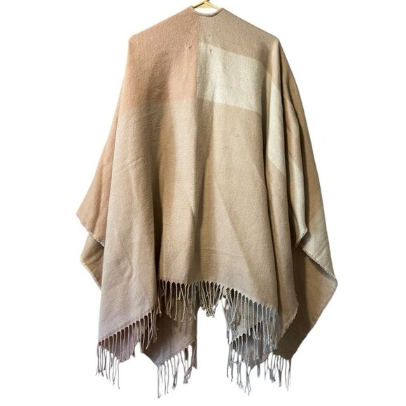 Soia & Kyo Fringe Blanket Wrap Shawl Poncho Cream Pink One Size Classic Modern - Picture 2 of 7